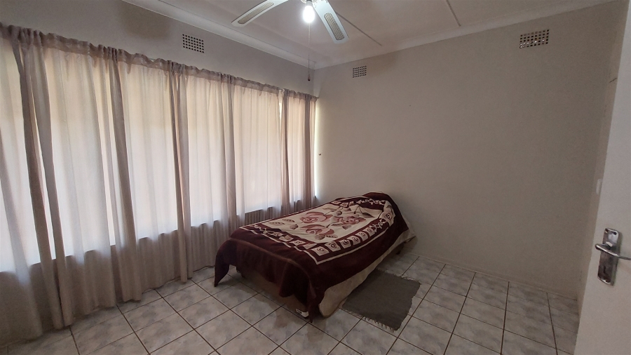 5 Bedroom Property for Sale in Protea Park North West